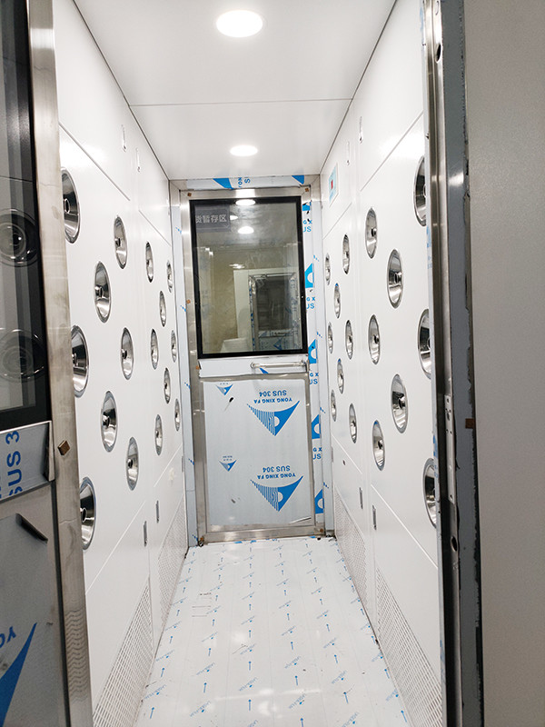 Douche de salle blanche de 25 m/s avec ventilateur intégré et filtres HEPA pour plusieurs personnes 0